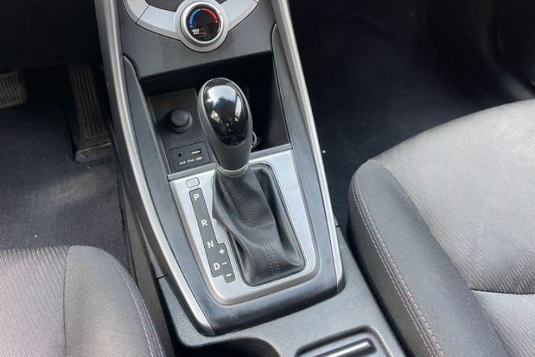 Used Hyundai Elantra (5th Generation / Langdong) 2016 1.6L Automatic Smart Version Gear Lever