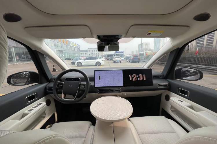 Used Li Auto MEGA 2025 Home Family Special Edition