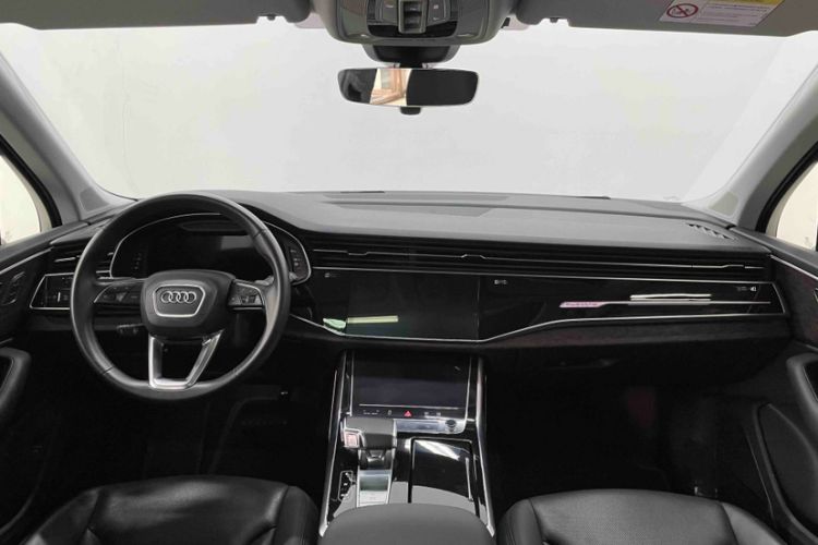 Used Audi Q7 2022 55 TFSI quattro S line Sport model
