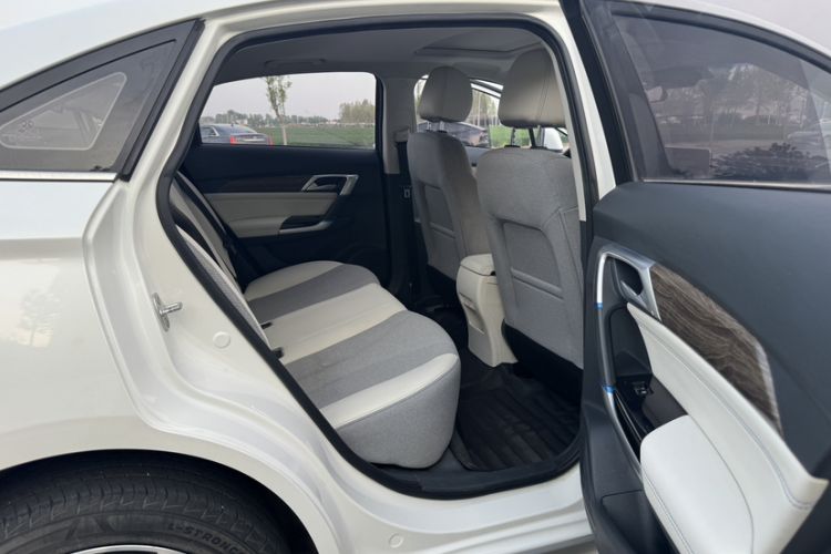 Used BAIC Beijing EU5 2018 R500 Smart Edition Interior 4