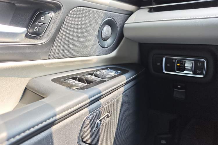 Used Lincoln Nautilus 2023 2.0T All-Wheel-Drive Zunrui Hybrid Version
