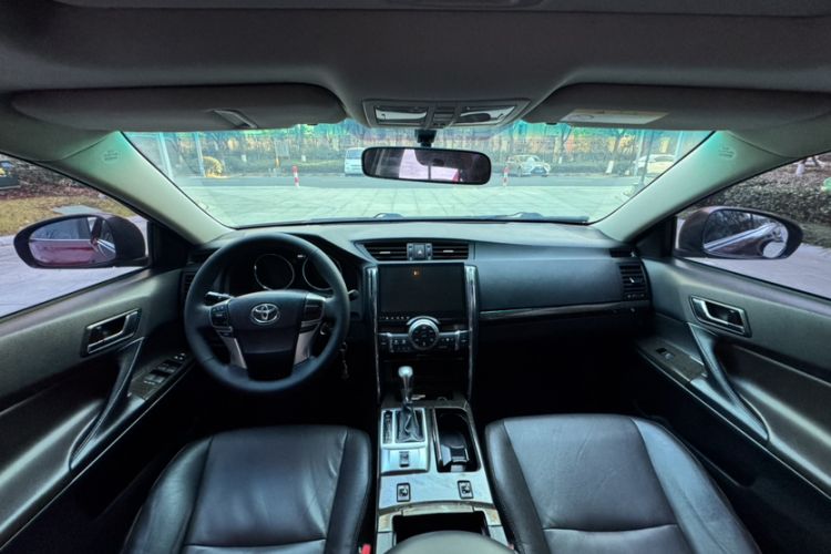 Used Toyota Reiz 2013 2.5V Elite Edition Interior 4