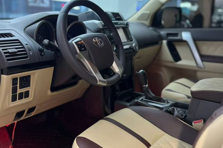 Used Toyota Prado 2015 2.7L Automatic Standard Edition Interior 2