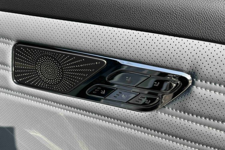 Used Geely Galaxy E8 2025 700 km Long-Range Intelligent Driving Version Interior 12