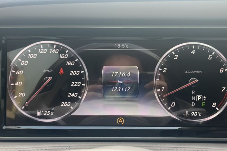 Used Mercedes-Benz S-Class 2014 S 320 L Business Model Odometer Close Up