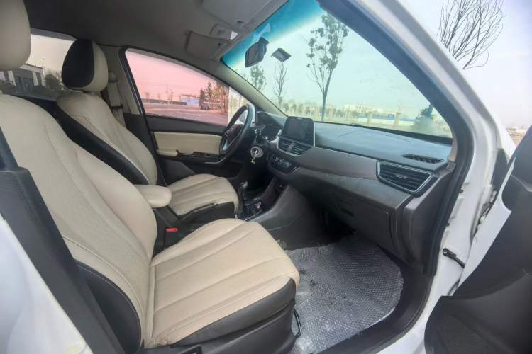 Used Baojun 310W 2017 1.5L Manual Fashion Model China V
