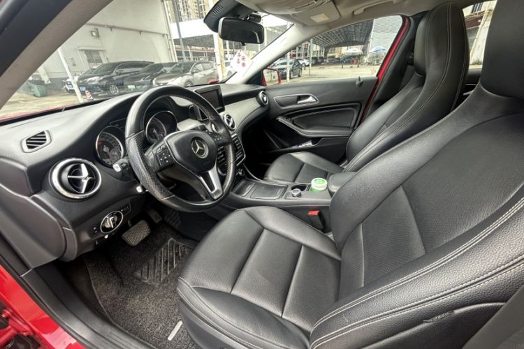Used Mercedes-Benz GLA 2015 GLA 200 Sport Edition Interior 4