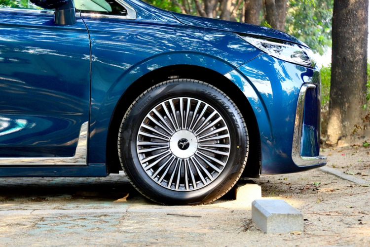 Used VOYAH Dream 2025 PHEV Four-Wheel-Drive Flagship Kunpeng Edition Exterior 8