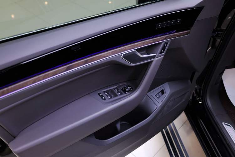 Used Volkswagen Touareg 2019 3.0 TSI RuiFeng Edition China V Standard Interior 2