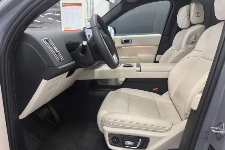 Used Li Auto L7 2025 Ultra Smart Refreshed Edition Interior 1