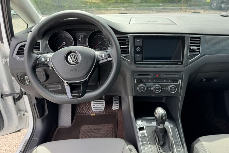 Used Volkswagen Golf Sportsvan 2019 280TSI Automatic Voyage Model China V Standard
