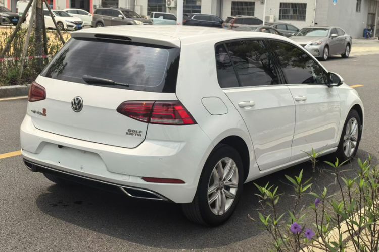Used Volkswagen Golf 2018 230TSI Automatic Comfort Model Exterior 5