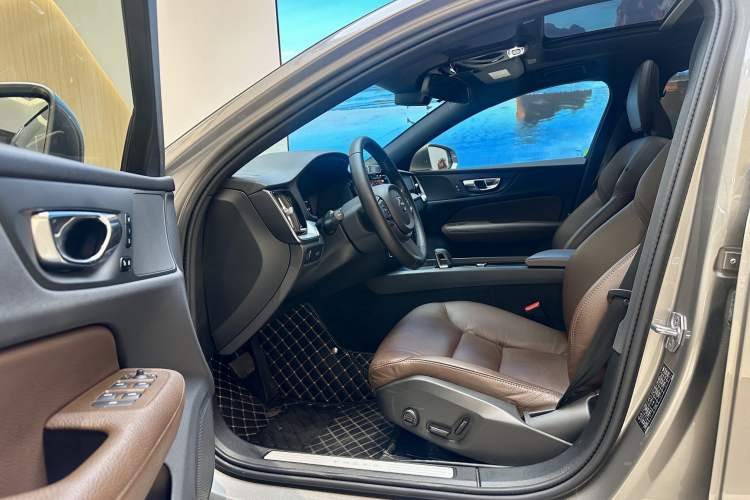 Used Volvo S60 2022 B4 Zhiyi Luxury Edition