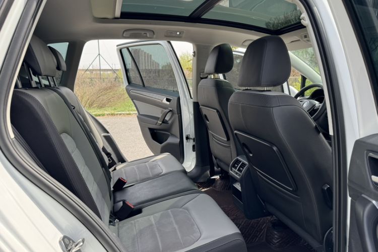 Used Volkswagen Golf Sportsvan 2019 280TSI Automatic Voyage Model China V Standard
