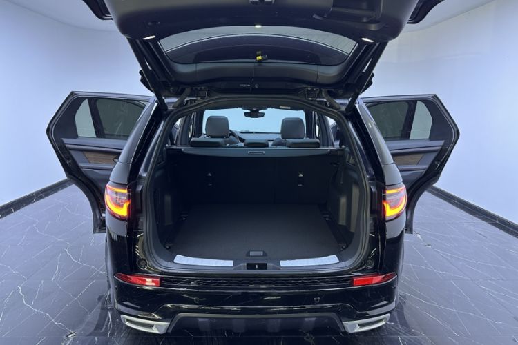 Used Land Rover Discovery Sport 2022 249 PS R-Dynamic S Performance Edition 5 Seats Trunk