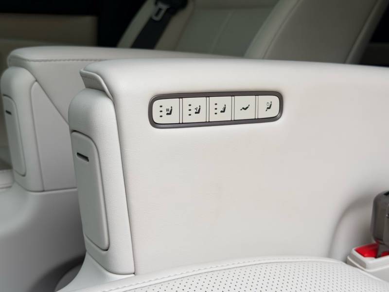 Used Li Auto MEGA 2025 Home Family Special Edition — 39
