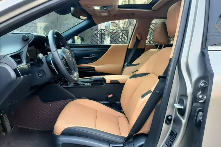 Used Lexus ES 2021 200 Excellence Edition Interior 5