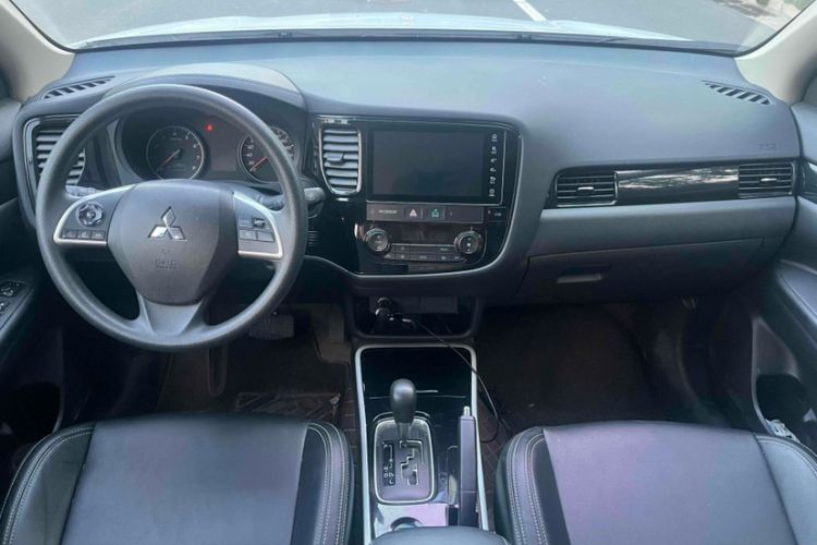 Used Mitsubishi Outlander 2021 Revised Version 2.0L Two-Wheel Drive Comfort Edition 5 Seats
