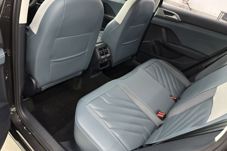 Used Volkswagen Tharu 2024 300TSI Two-Wheel-Drive Full Moon Edition Interior 4