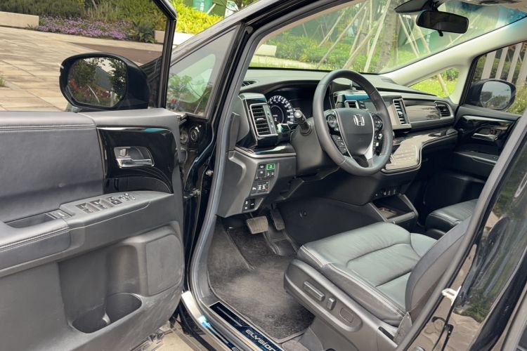 Used Honda Elysion 2019 2.0L Hybrid Luxury Edition Driver Seat