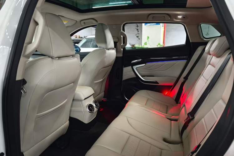 Used Wey VV7 2017 2.0T Ultra-Luxury Version Interior 4