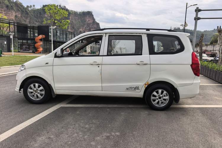 Used Wuling Hongguang 2014 1.5L S Standard Version Exterior 4