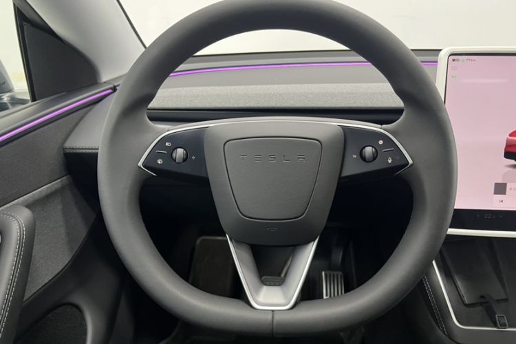 Used Tesla Model Y 2025 Rear-Wheel-Drive Version
