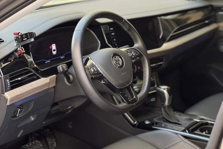 Used Volkswagen Passat 2020 330TSI Luxury Edition China VI