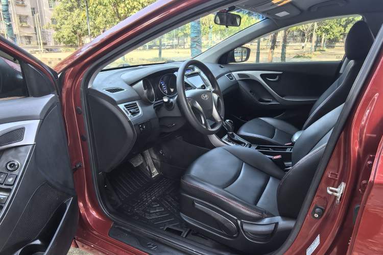 Used Hyundai Elantra (5th Generation / Langdong) 2015 1.6L Automatic Fashion Model