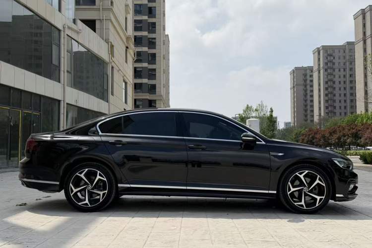 Used Volkswagen Magotan 2023 2 Million Units Commemorative Edition 330TSI DSG Luxury Version Exterior 3