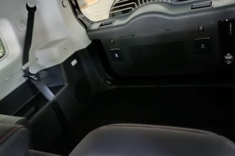 Used JETOUR Traveler C-DM 2025 206km XWD Conquer Extended Version 7 Seats
