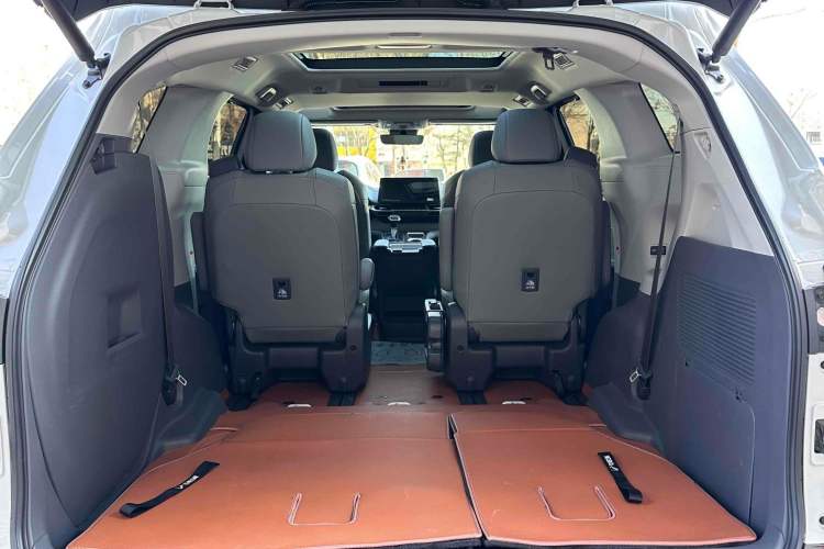 Used Toyota Granvia 2023 2.5L Hybrid Prestige PLUS Edition
