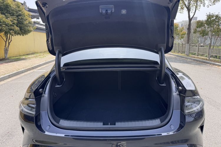 Used Xiaomi Auto SU7 2024 Four-Wheel Drive Ultra-Long Range Advanced Intelligent Driving Max Edition Trunk