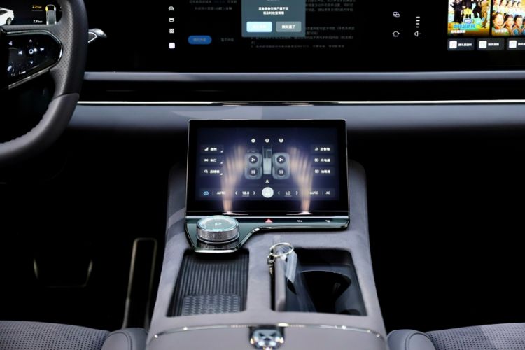 Used VOYAH PASSION 2024 PHEV Four-Wheel Drive Ultra-Long Range Flagship Model Interior 10