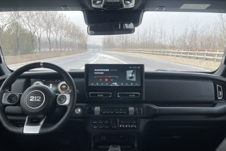 Used 212 T01 2024 2.0T Mechanic
