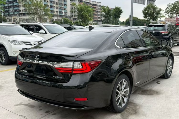 Used Lexus ES 2015 300h Comfort Edition