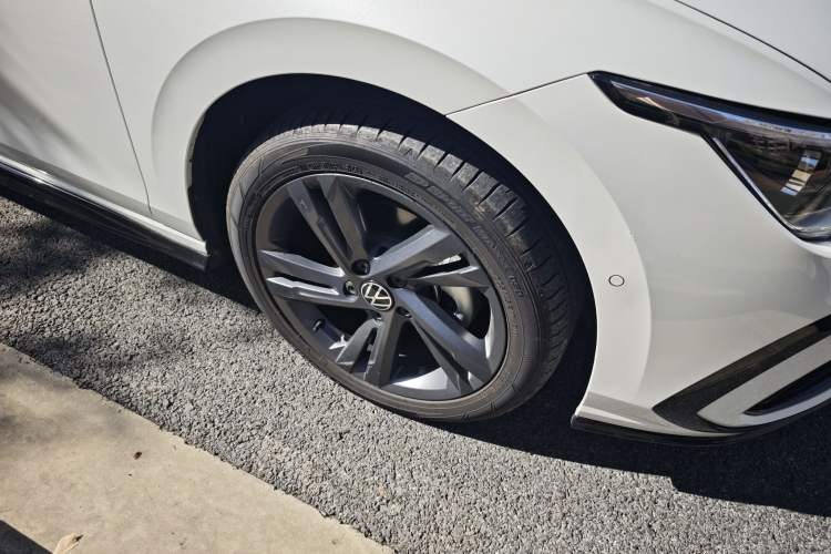 Used Volkswagen Golf 2023 Facelift 280TSI DSG R-Line Lite
