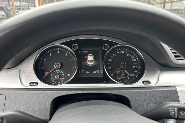 Used Volkswagen FAW-Volkswagen CC 2013 1.8TSI Luxury Model Odometer Close Up