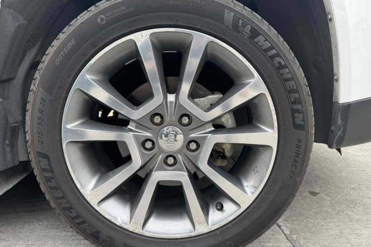 Used Jeep Compass 2015 2.0L Two-Wheel Drive Luxury Edition