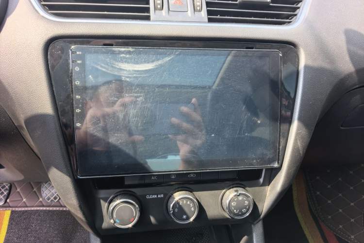 Used Skoda Octavia 2016 1.6L Manual Smart Drive Version Audio And AC Panel