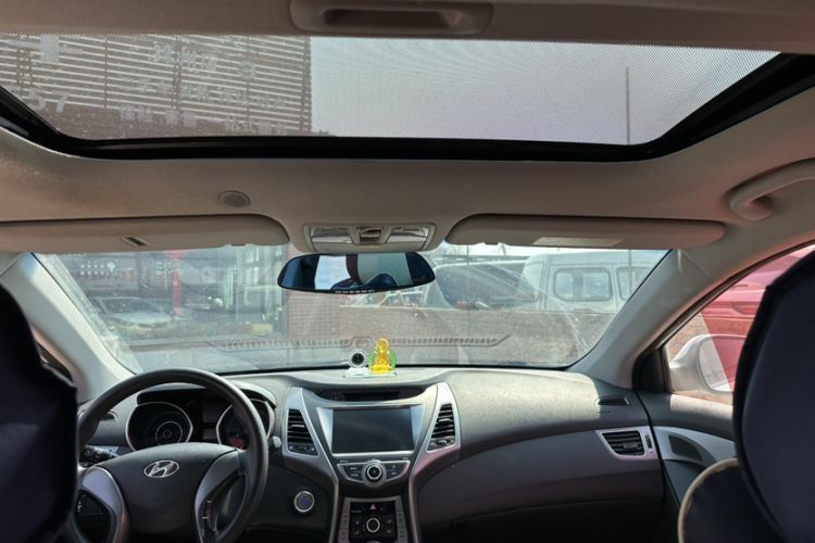 Used Hyundai Elantra (5th Generation / Langdong) 2016 1.6L Manual Luxury Model Interior 4