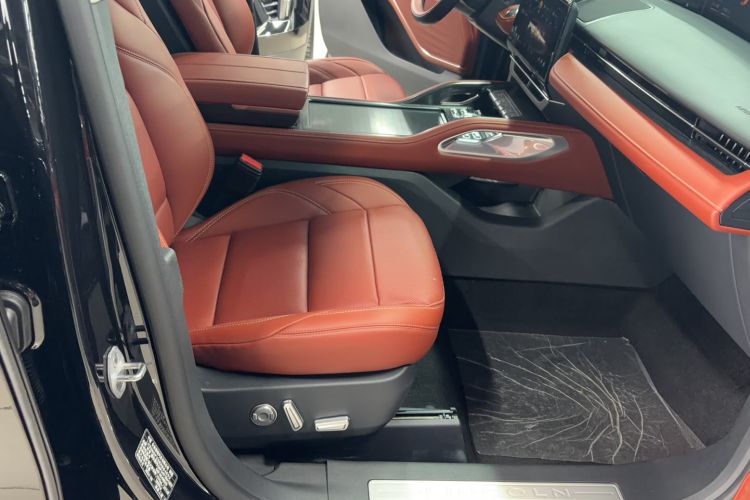 Used Lincoln Nautilus 2025 2.0T All-Wheel-Drive Luxury Hybrid Edition Interior 12