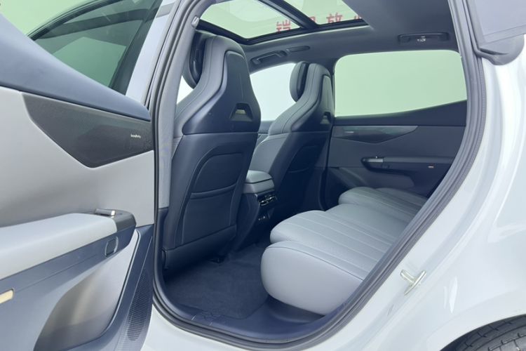 Used Lynk & Co 07 2024 EM-P 126 Long-Range Ultra Interior 2