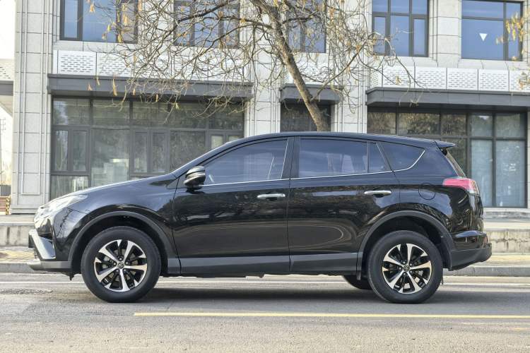 Used Toyota RAV4 2019 2.0L CVT Two-Wheel Drive Luxury Version China VI Standard