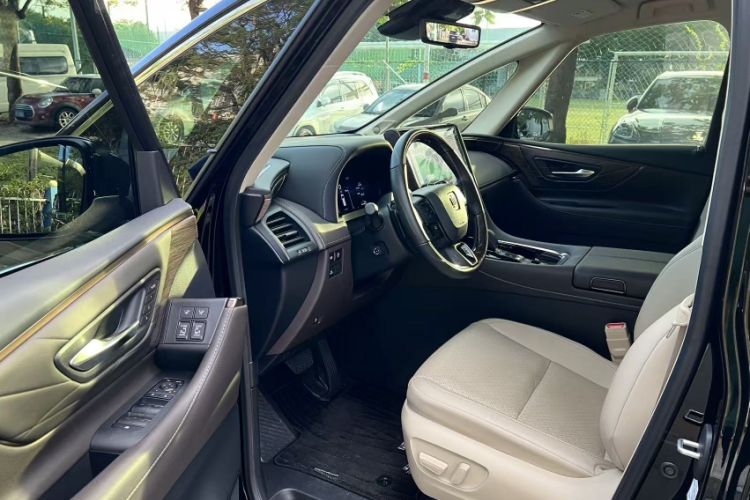 Used Toyota Vellfire 2024 Crown Dual-Engine 2.5L Ultimate Edition
