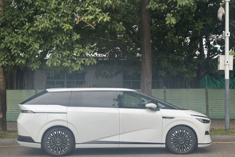 Used XPeng X9 2025 740 Ultra-Long Range Max
