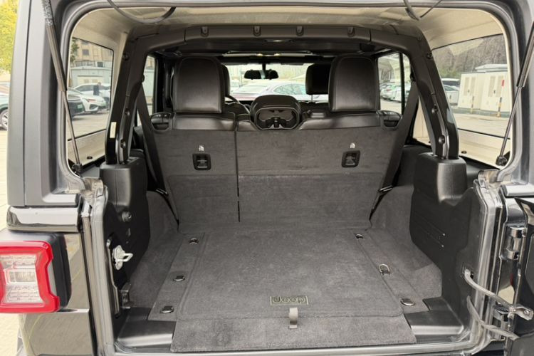 Used Jeep Wrangler 2019 2.0T Sahara Four-Door Version China VI Emission Standard