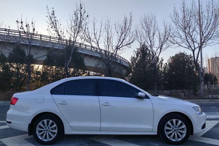 Used Volkswagen Sagitar 2014 Revised Version 1.4TSI Automatic Luxury Edition
