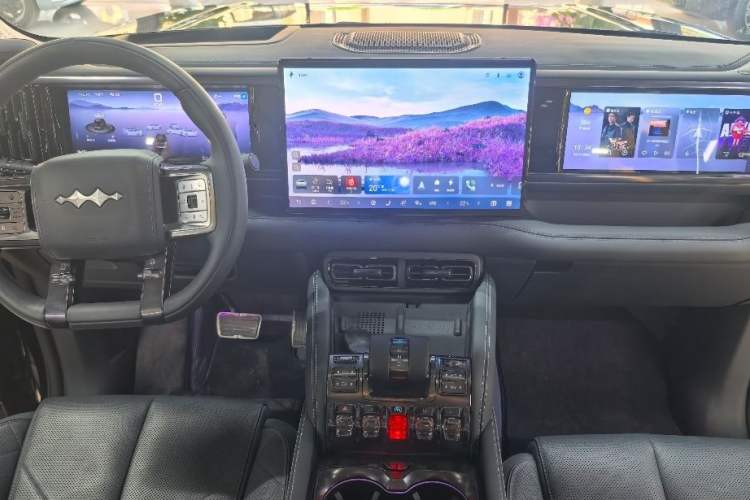 Used Formula Leopard 5 2023 Navigator Edition
