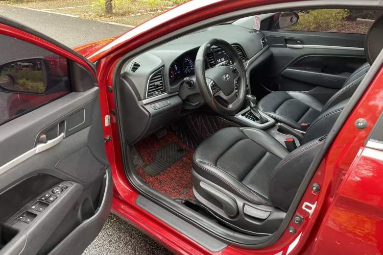 Used Hyundai Elantra (6th Generation / Lingdong) 2016 1.6L Automatic ZhiXuan – Elite Version Interior 6